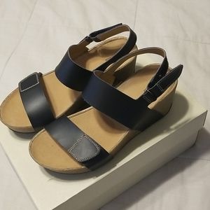 Brand new clark Aurial Fin in black size 8.